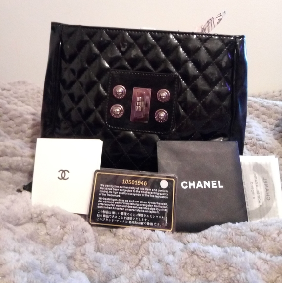 CHANEL Medium Boy Flap Bag - Picture 1 of 8